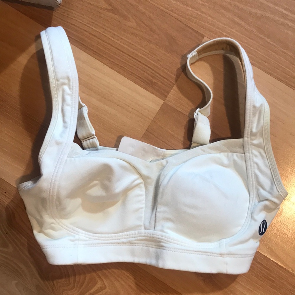 3 LULULEMON ATHLETICA BRAS !!!